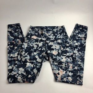 Lululemon Wunder Under High Rise leggings!